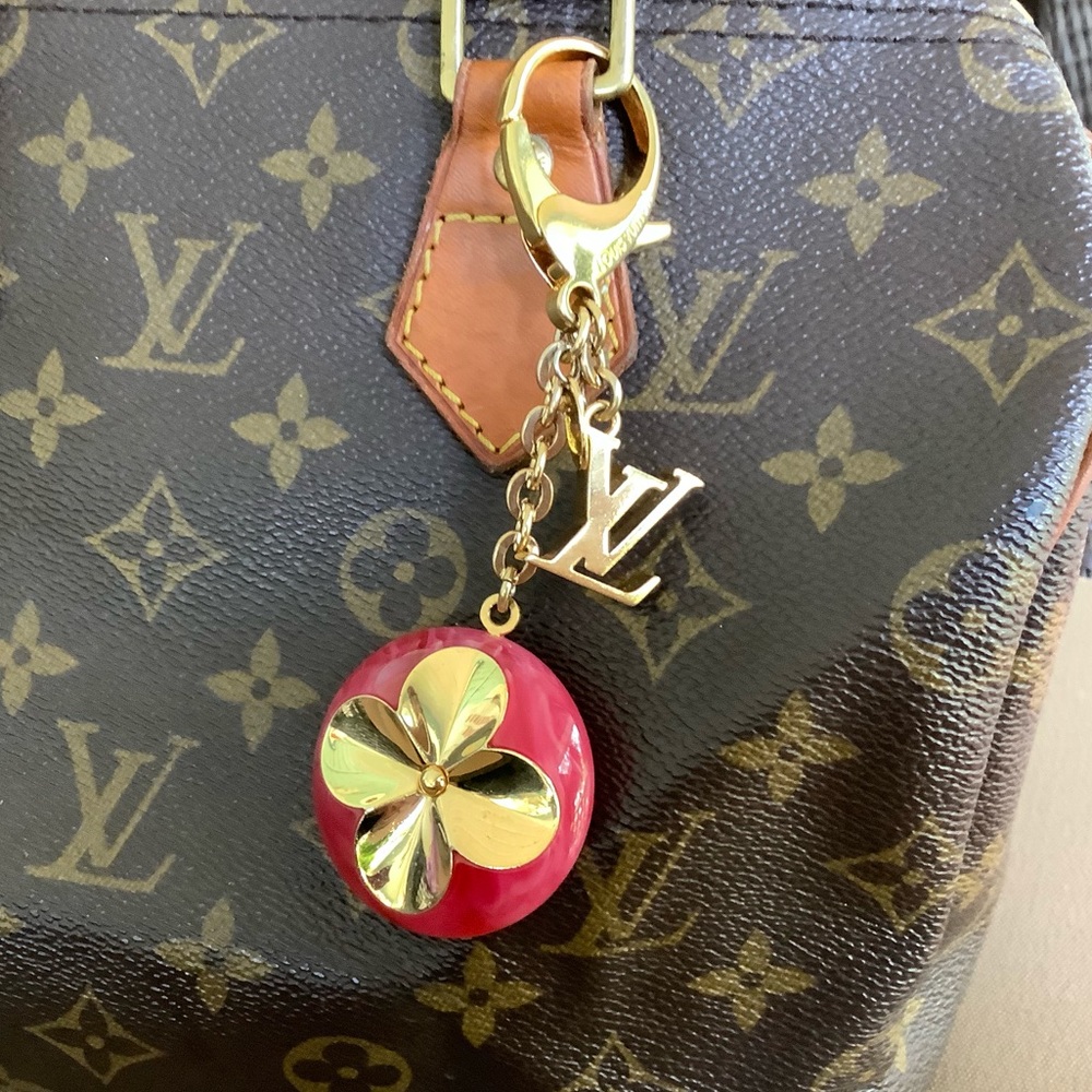 🌸Louis Vuitton Hollow Flower Bag Charm/ keychain